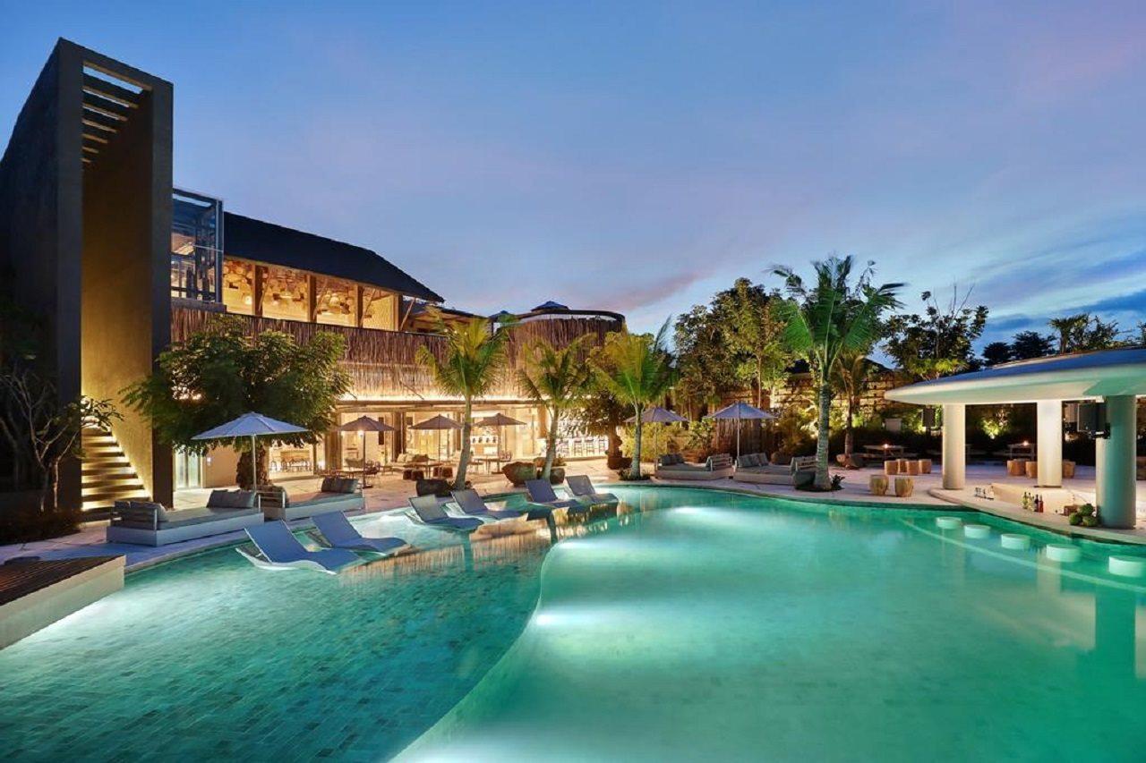 Hotel Cross Bali Breakers à Jimbaran Extérieur photo